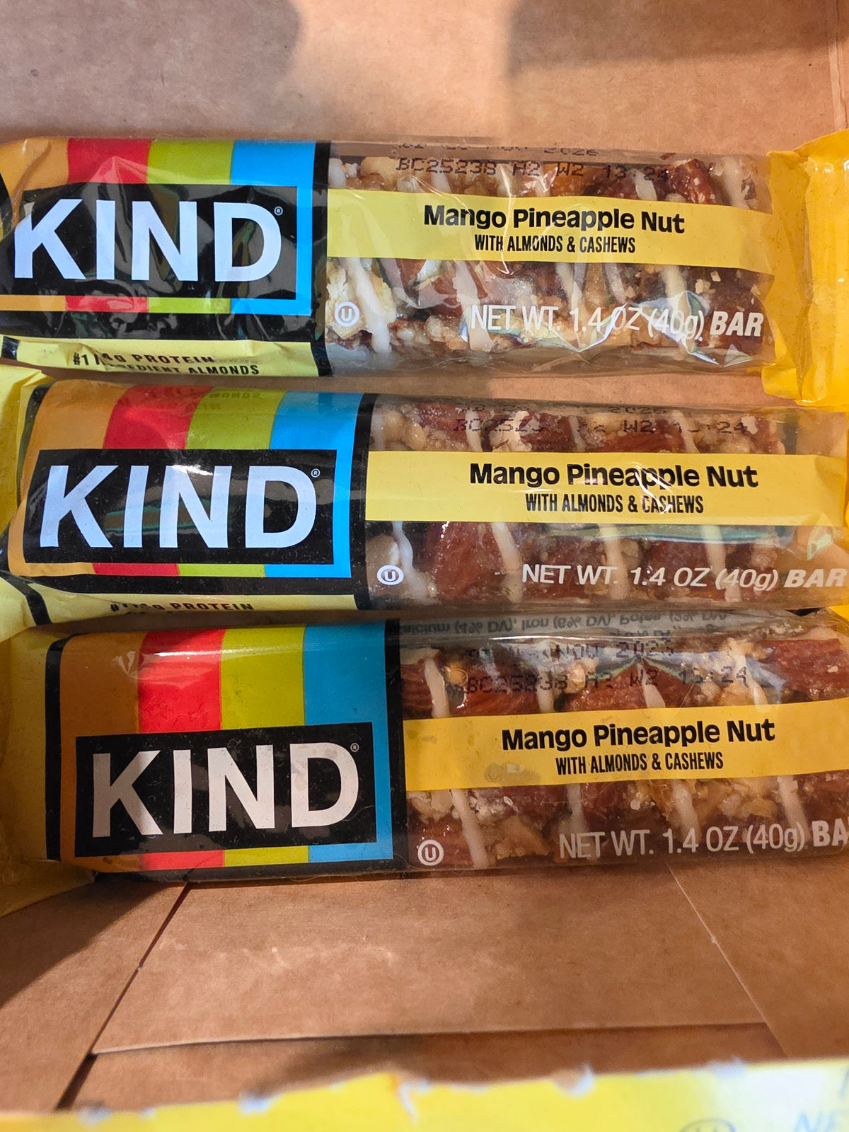 KIND-BARS Mango pineapple nut