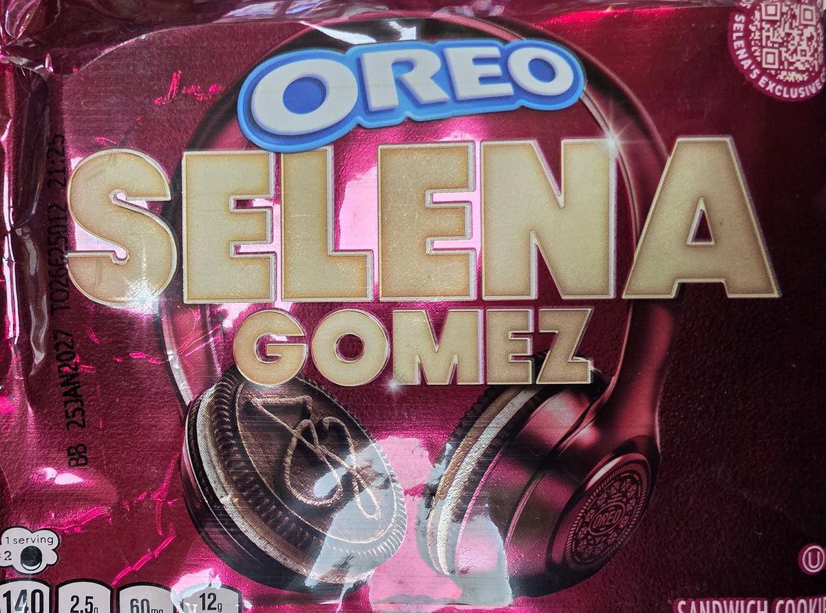 Family size cookies Oreo Selena Gomez